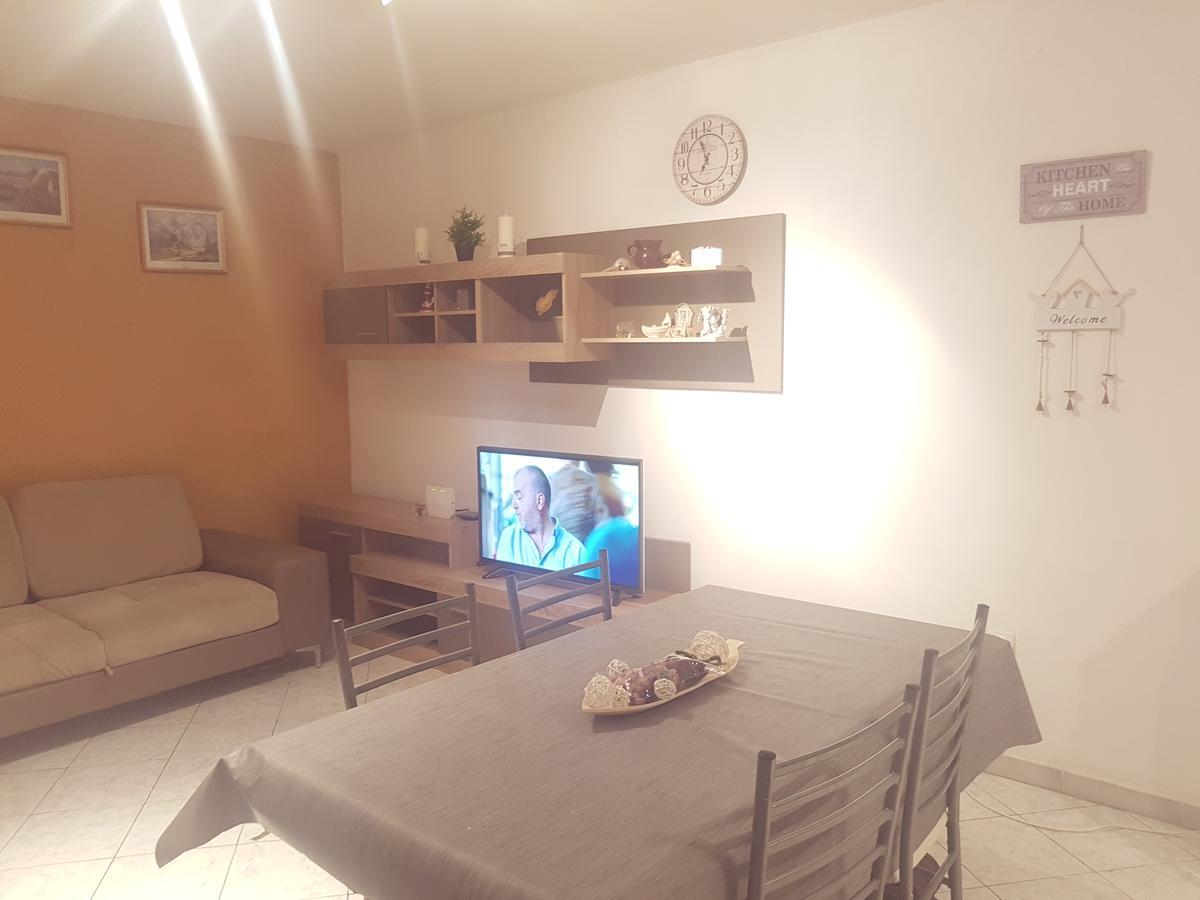 Apartman 4 Kilometar To City Centar Split Dış mekan fotoğraf